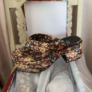 Jeffrey Campbell Luau Platforms in Multi-Velvet Floral - Size 6.5 - NIB